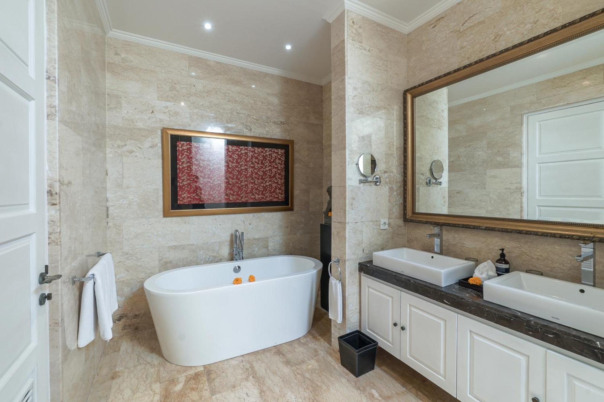Mosan House - Unique Art-Filled Gem In Perfect Location A Short Walk From The Beach Or Seminyak Square Including Ac Office For Remote Working المظهر الخارجي الصورة